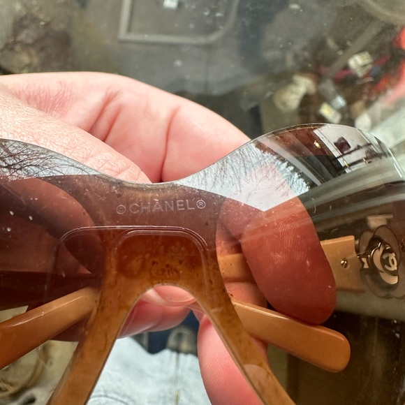 CHANEL Camellia sunglasses and case - Picture 3 of 16